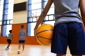 赵继伟13助0失误，张镇麟20+5+9，威尔斯进攻无解，辽篮大胜深圳